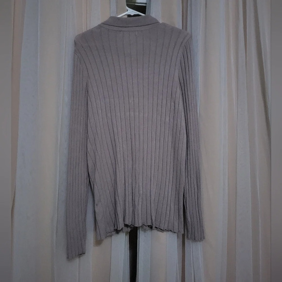 Liz Claiborne Long Sleeve Button Front Collared Tunic Sweater, Beige, EUC! - Picture 3 of 9